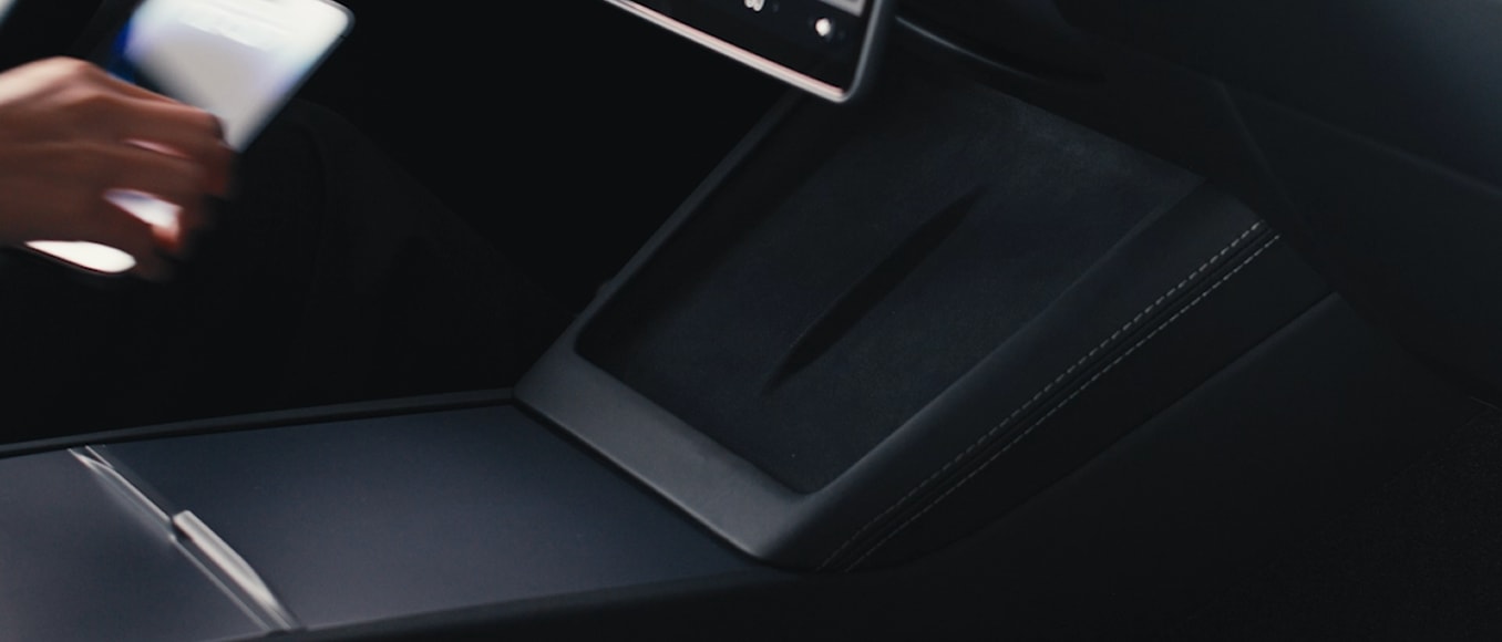 Tesla Model 3 官方中央储物空间图