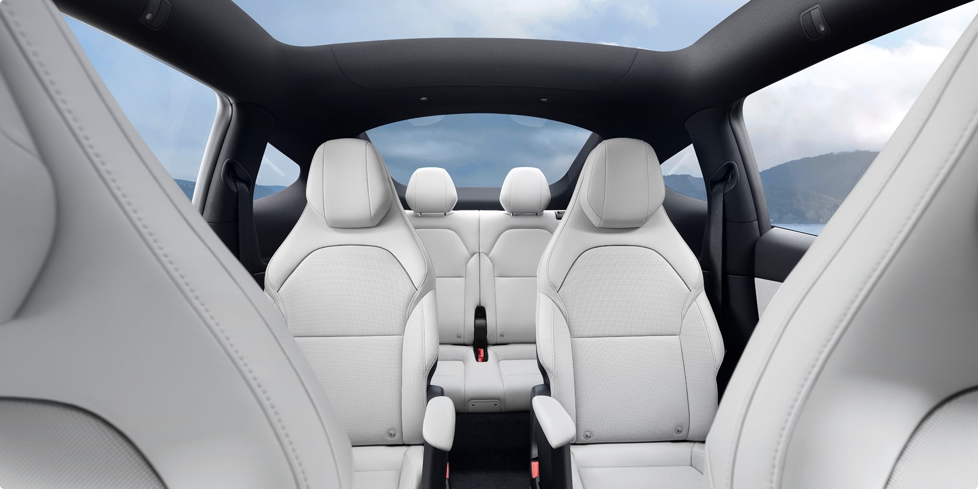 Tesla Model Y L 官方豪华座舱图